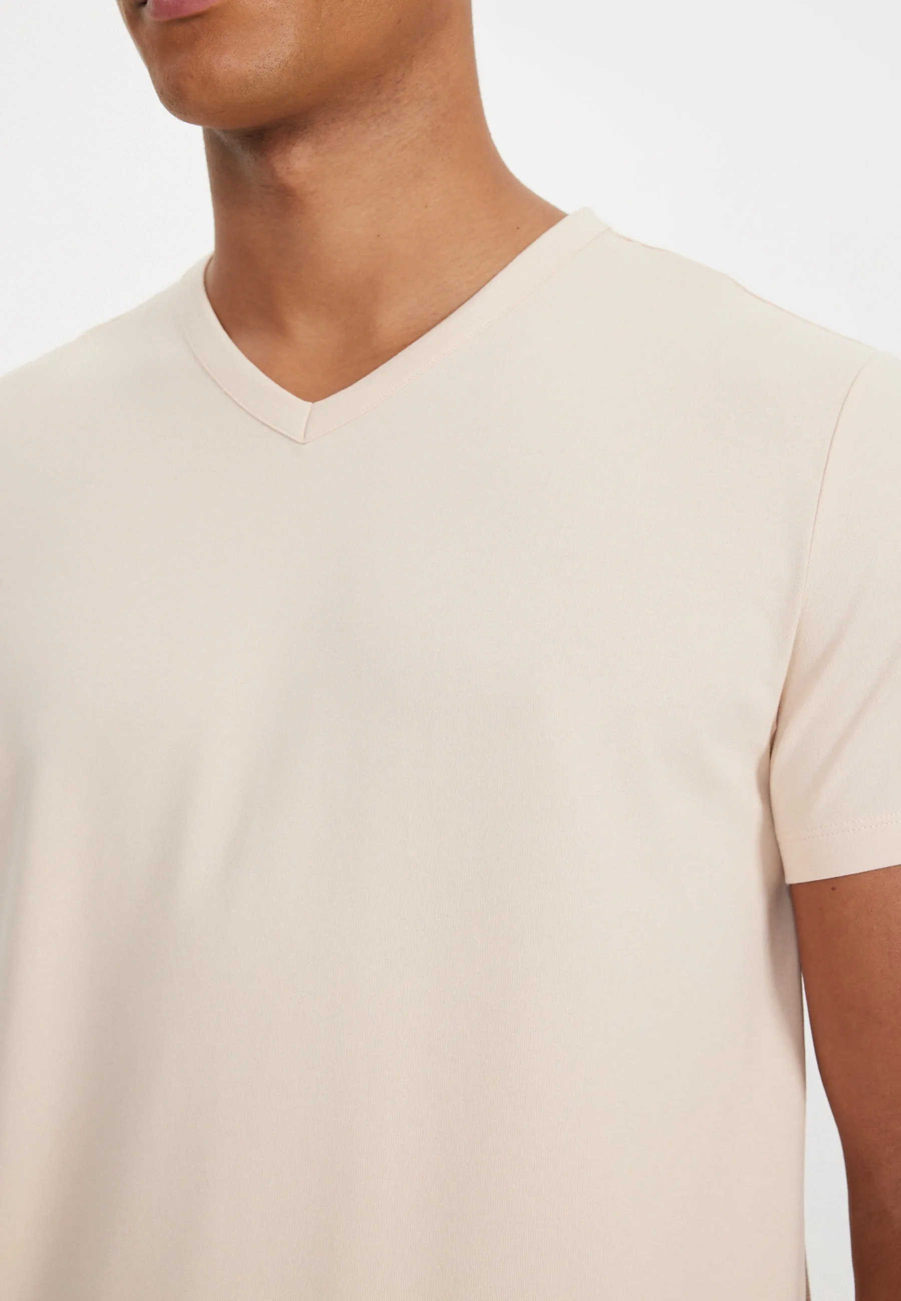Açık Kahve V-Yaka Regular Fit Pamuk Elastan Karışıklı Basic Erkek T-Shirt THEO