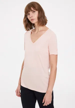 Pembe Basic V Yaka Viskon Regular Fit Kadın T-Shirt ESSENTIALS DEEP V-NECK