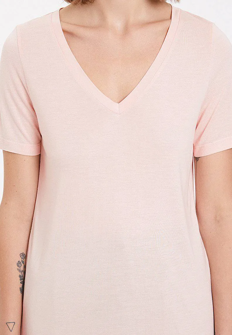 Pembe Basic V Yaka Viskon Regular Fit Kadın T-Shirt ESSENTIALS DEEP V-NECK